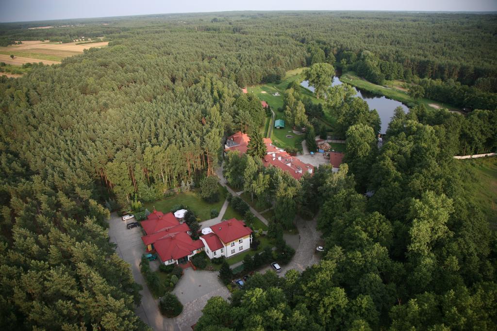 Hotel Pod Sosnami Osieck 외부 사진